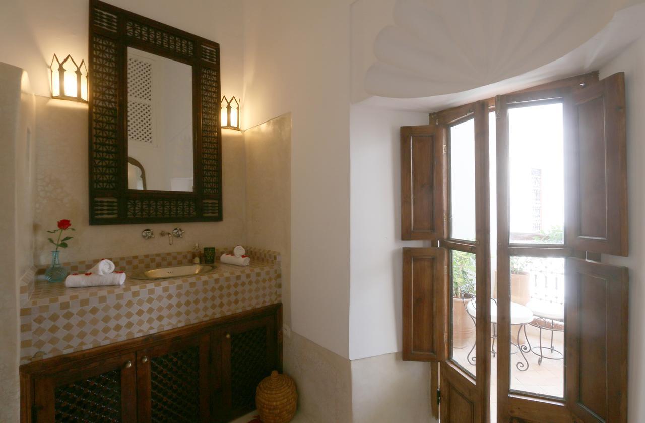 Dar Shariq Riad *