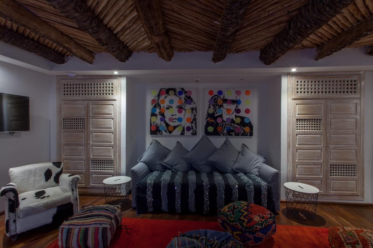 Riad Bck Art