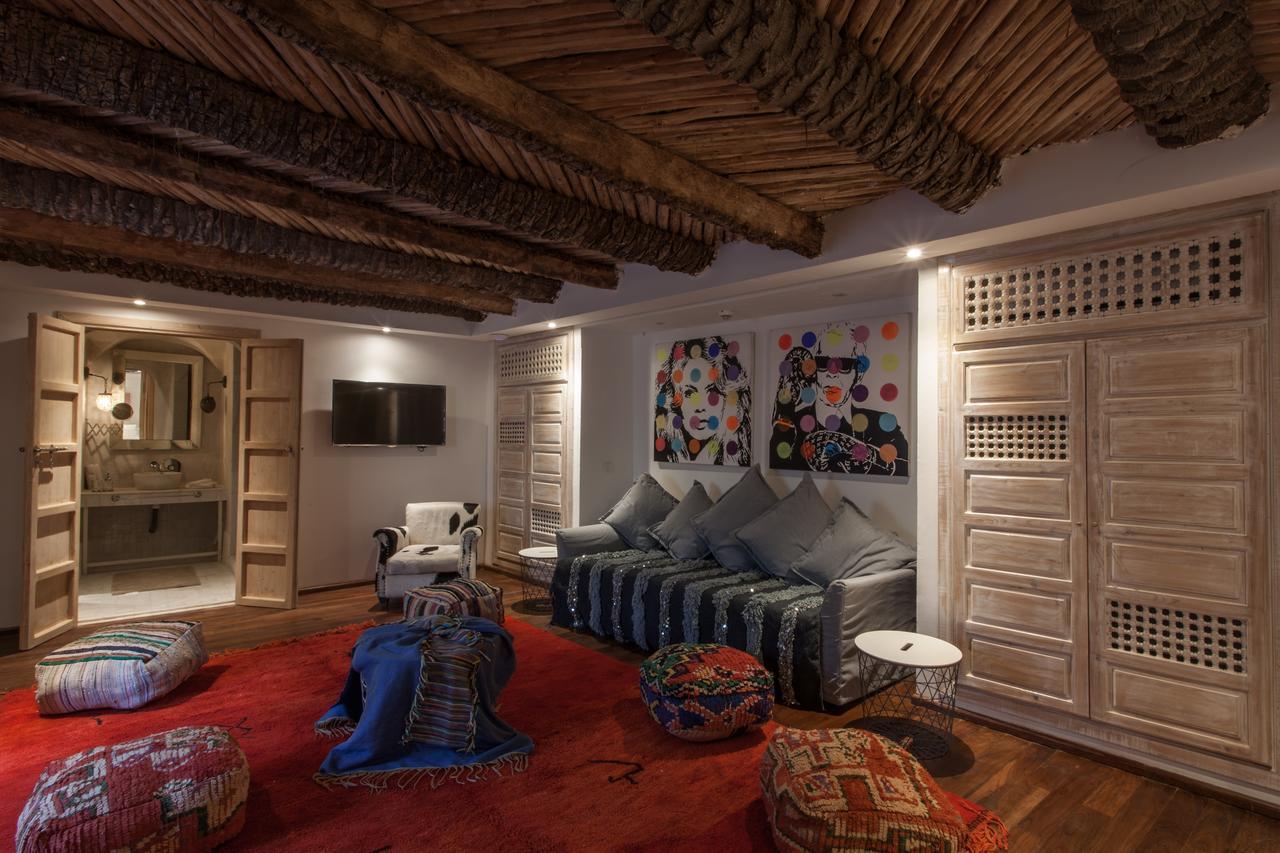 Riad Bck Art