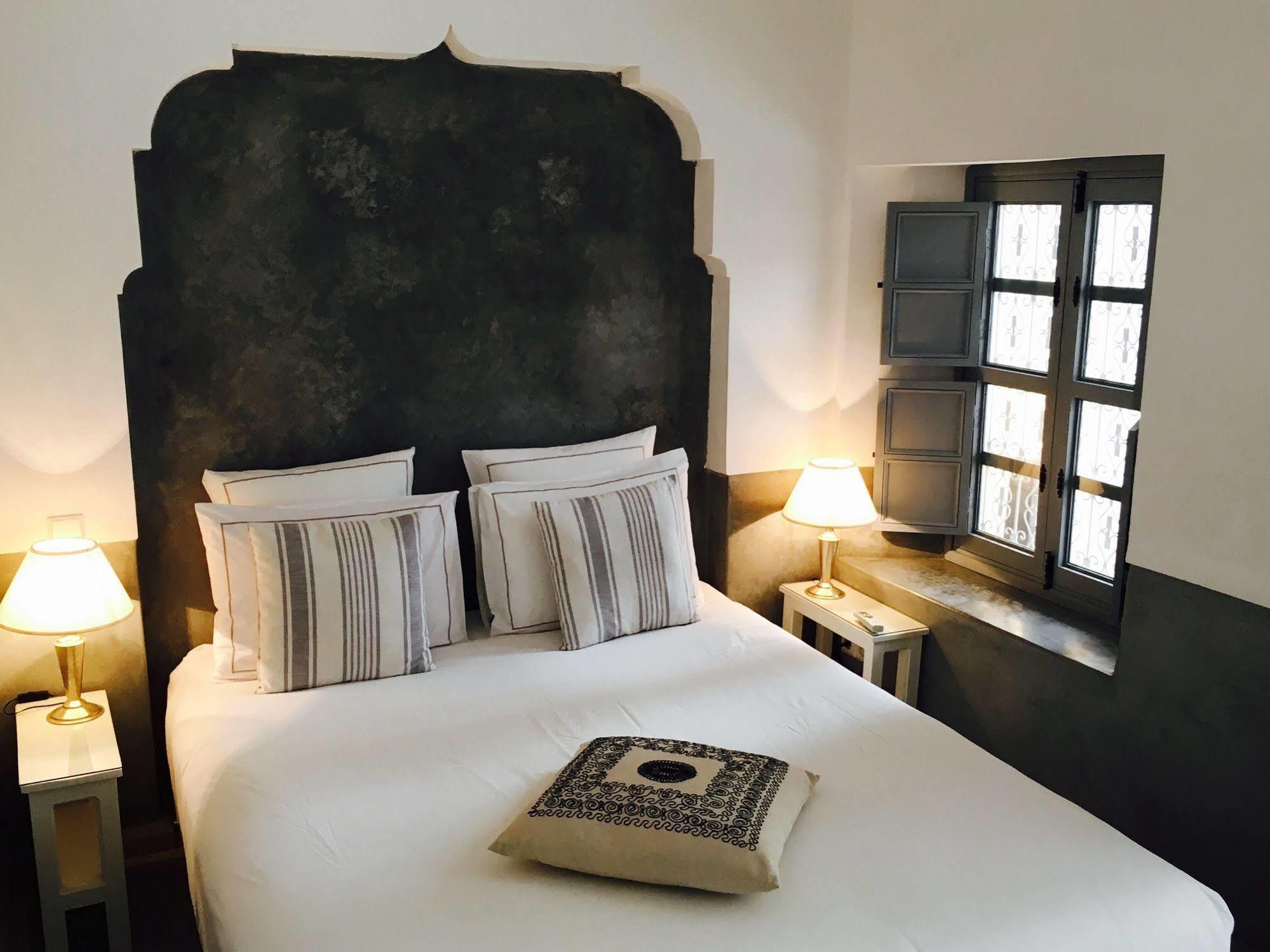 Couette-café Tawargit 4*