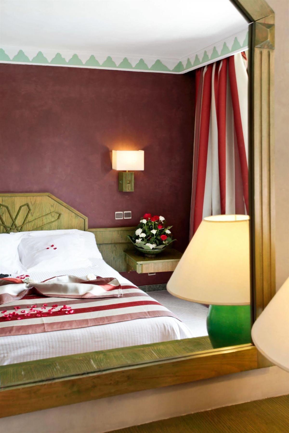 Hotel Chems 4*