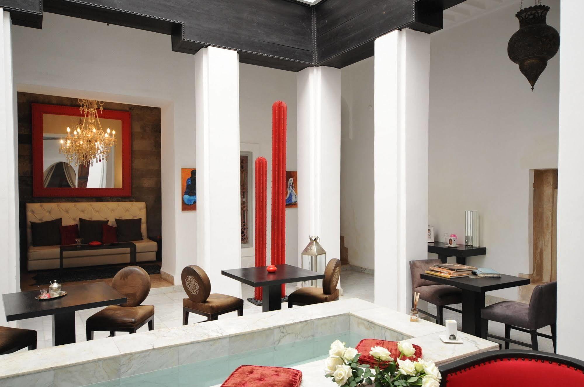 Dar Asam Riad 3*