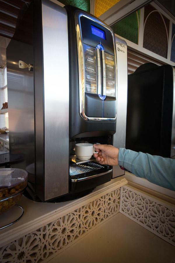 Riad Challa & 4*