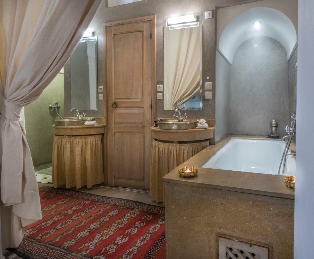 Azoulay Riad