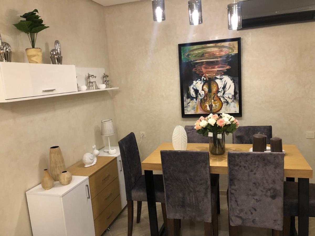 Standing Apartment *