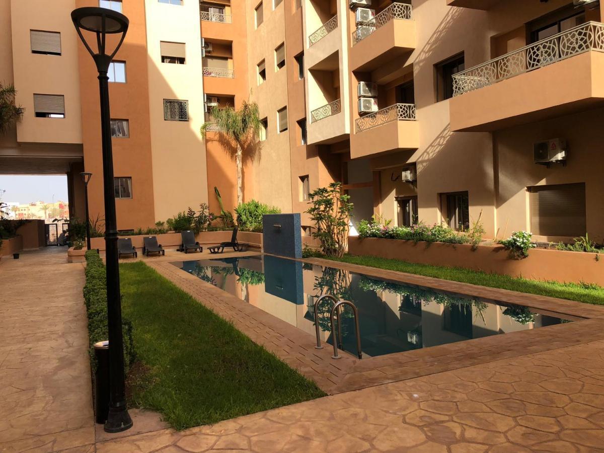Standing Apartment *