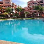 Cosy Flat And Pools