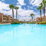 Relaxing Summer-Pool-Garden-Wifi