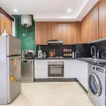 5-Star Suite In Prime Spot With Luxe Touches