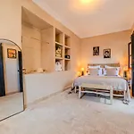 Riad Dar Davia - Jacuzzi Rooftop - Breakfast