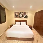 Exclusive Luxury Stay With Pool, Jacuzzi And Service