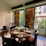 Modern & Chic Duplex Near The Center, Brand New