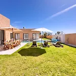 Villa Elyssa! Modern Comfort & Pool & Hammam