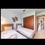 Luxury Waterfront Apartment With Private Garden