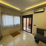Apartment With Pool In The City Center