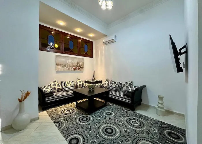 Modern & Chic Duplex Near The Center, Brand New