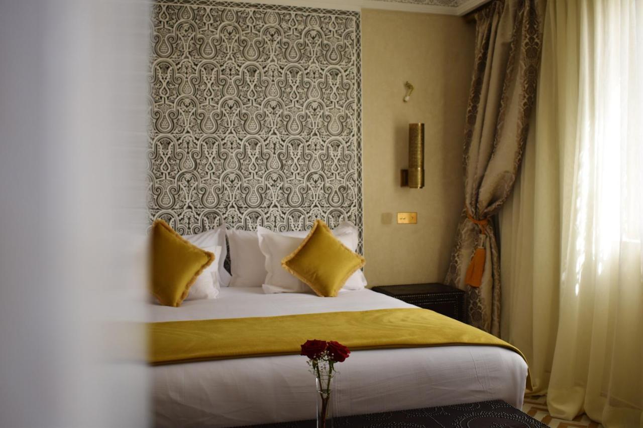 8 Bedrooms With Private Pool Jacuzzi&enclosed Garden At Marrakech
