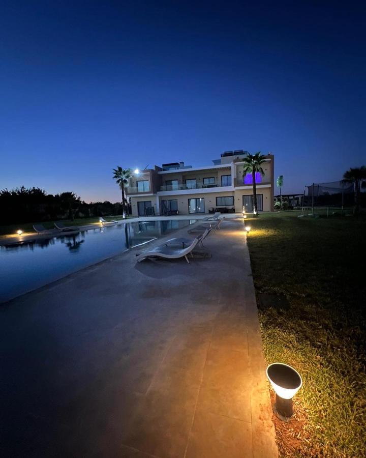 Villa Dali Avec Terrains Foot,basket,cross-fit *