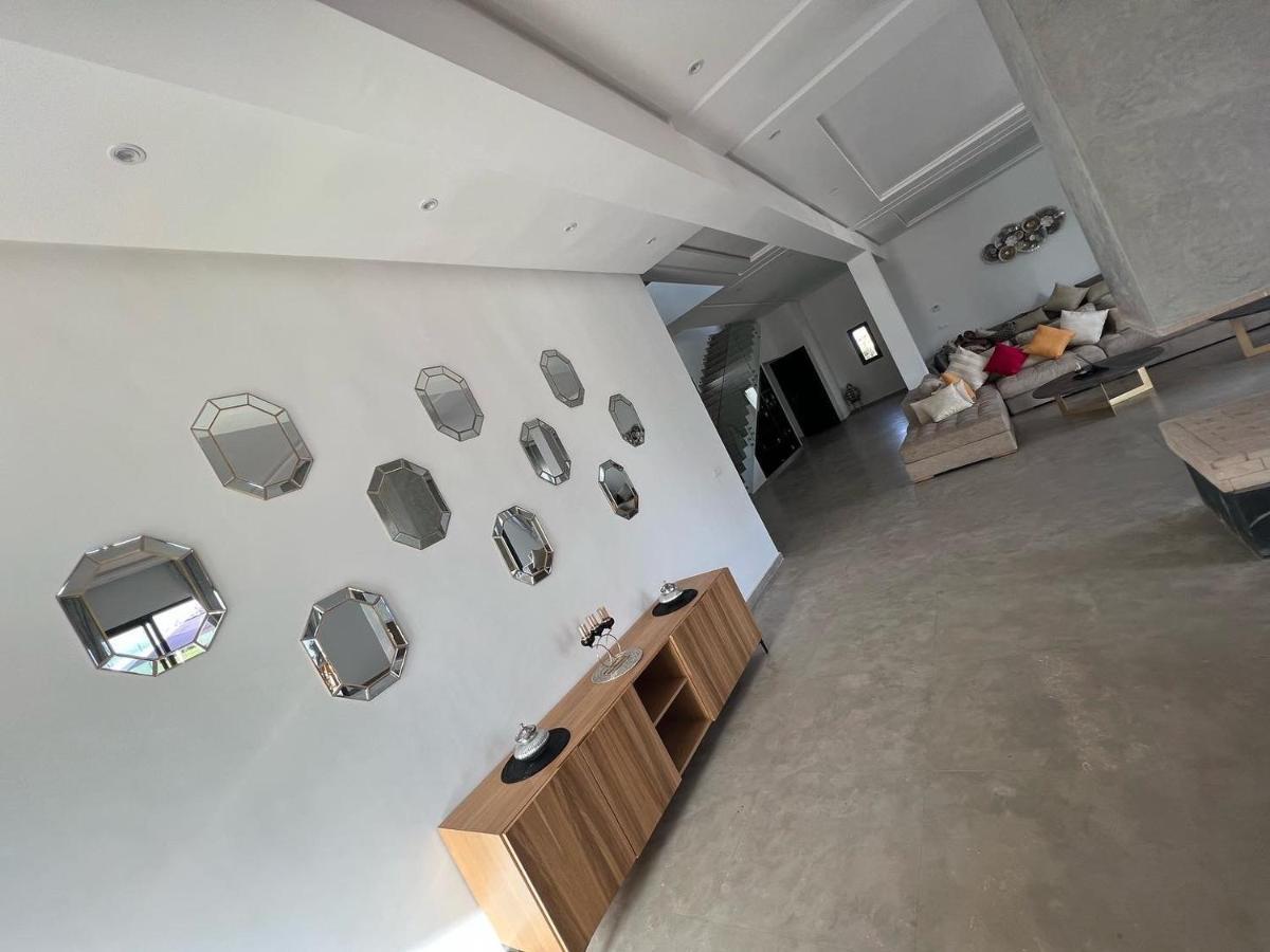 Villa Dali Avec Terrains Foot,basket,cross-fit *