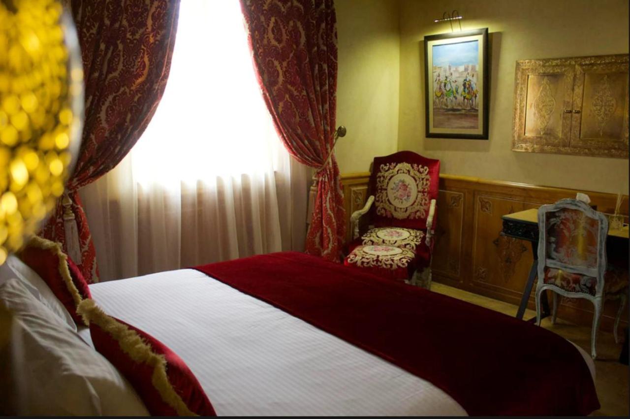 Villa 8 Bedrooms With Private Pool Jacuzzi&enclosed Garden At Marrakech