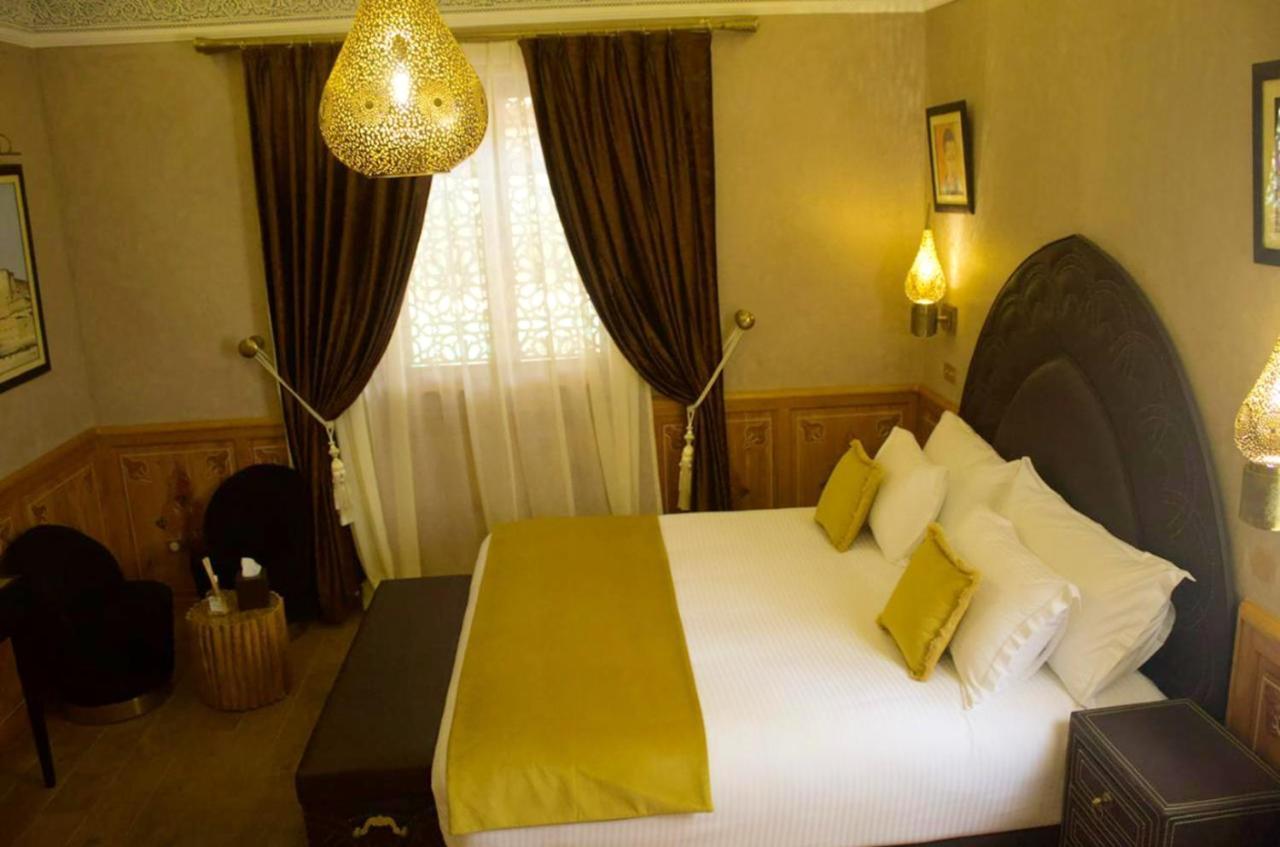 Villa 8 Bedrooms With Private Pool Jacuzzi&enclosed Garden At Marrakech Marrakesh