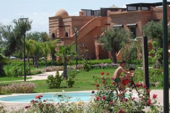 Dans Résidence Avec Golf, Piscine