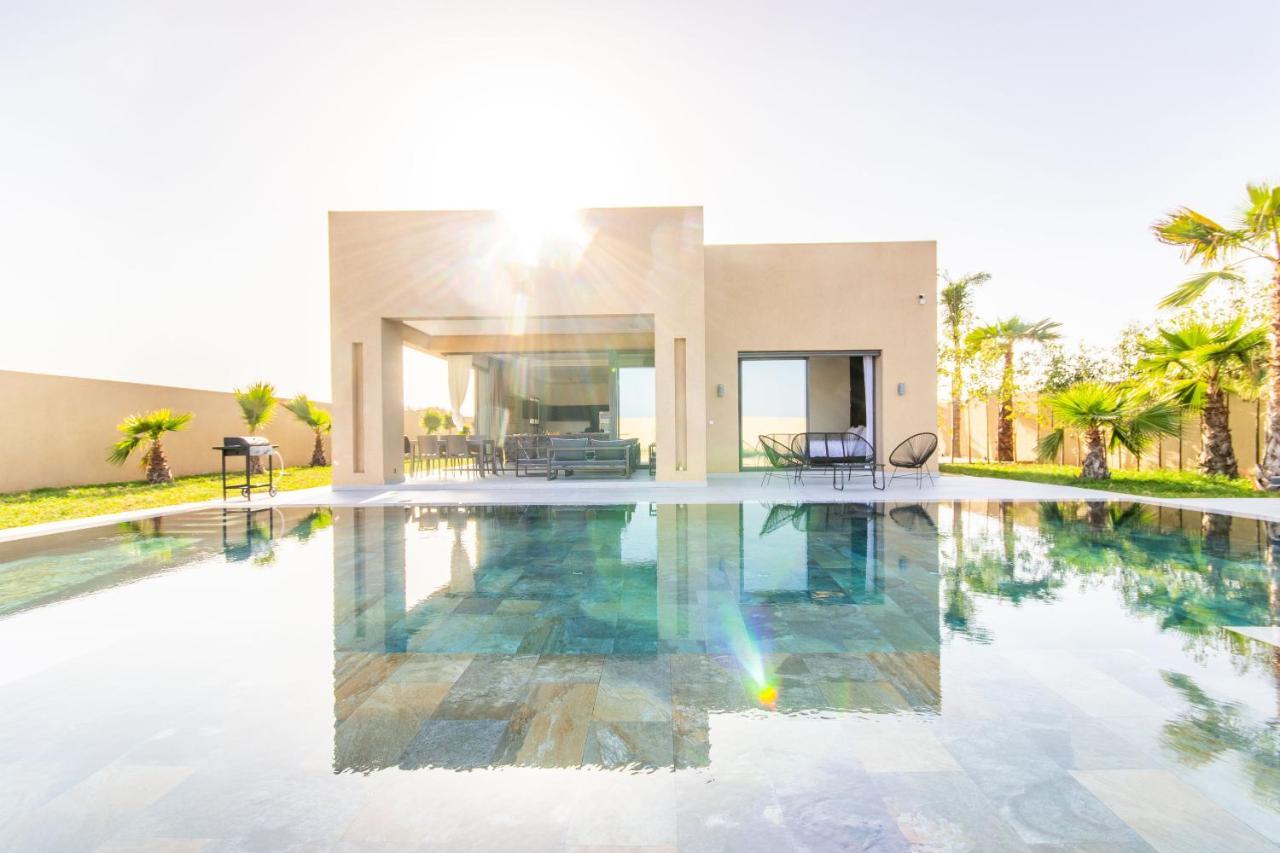 Villa Newave, Lux, Piscine Chauffée Inclus, Personnels