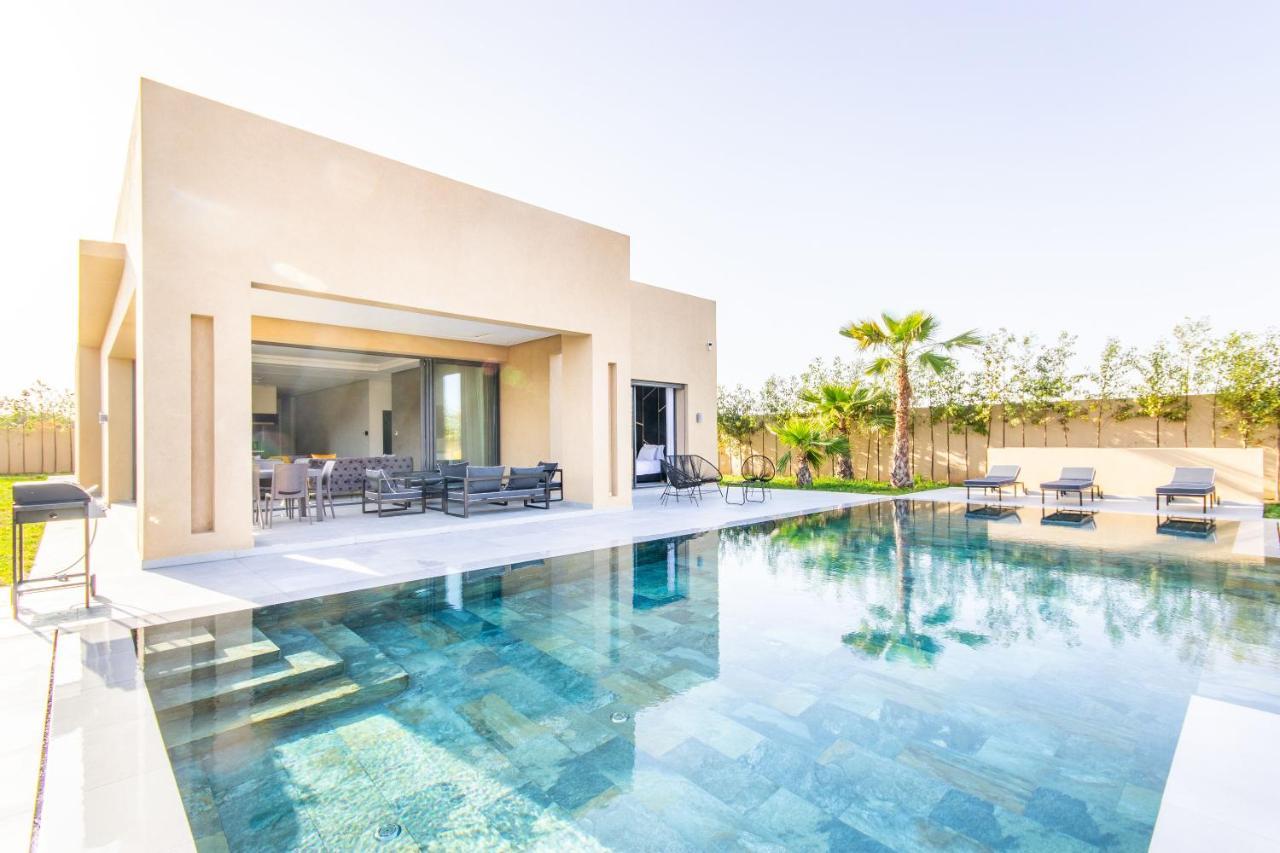 Newave, Lux, Piscine Chauffée Inclus, Personnels *