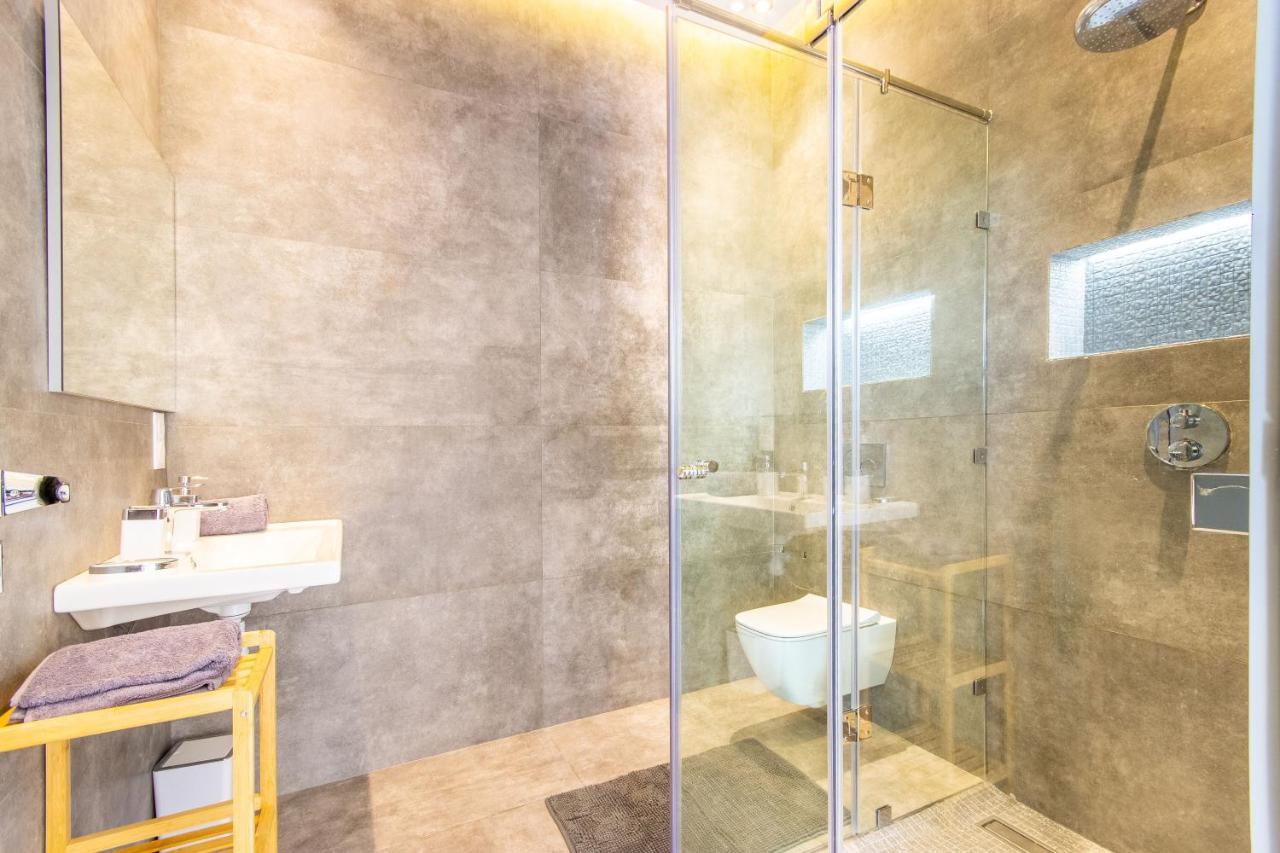 Villa Newave, Lux, Piscine Chauffée Inclus, Personnels