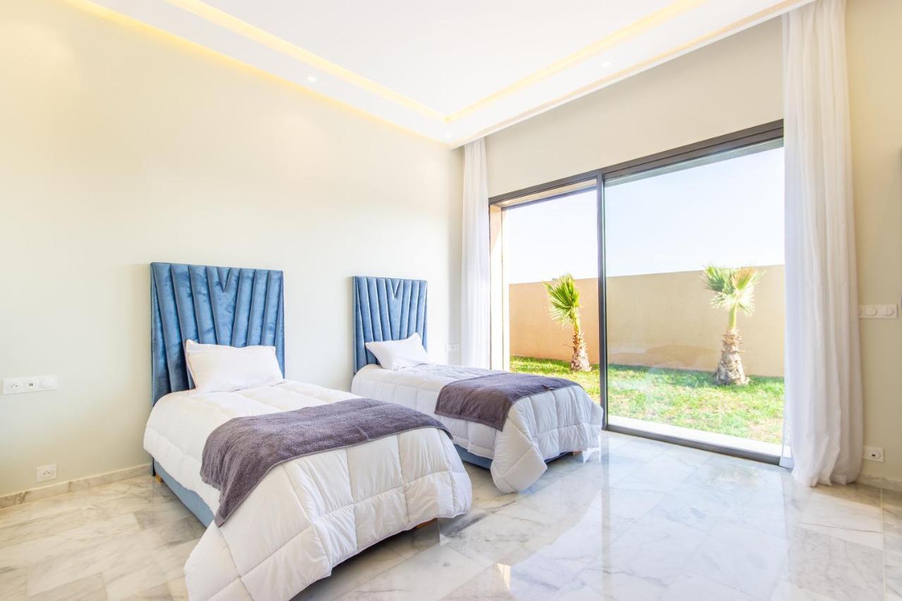Villa Newave, Lux, Piscine Chauffée Inclus, Personnels *
