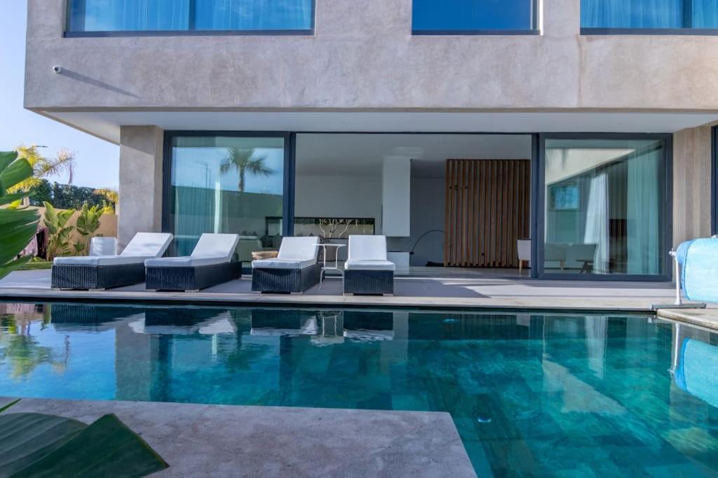 6 Suites Piscine Chauffee - Leyana