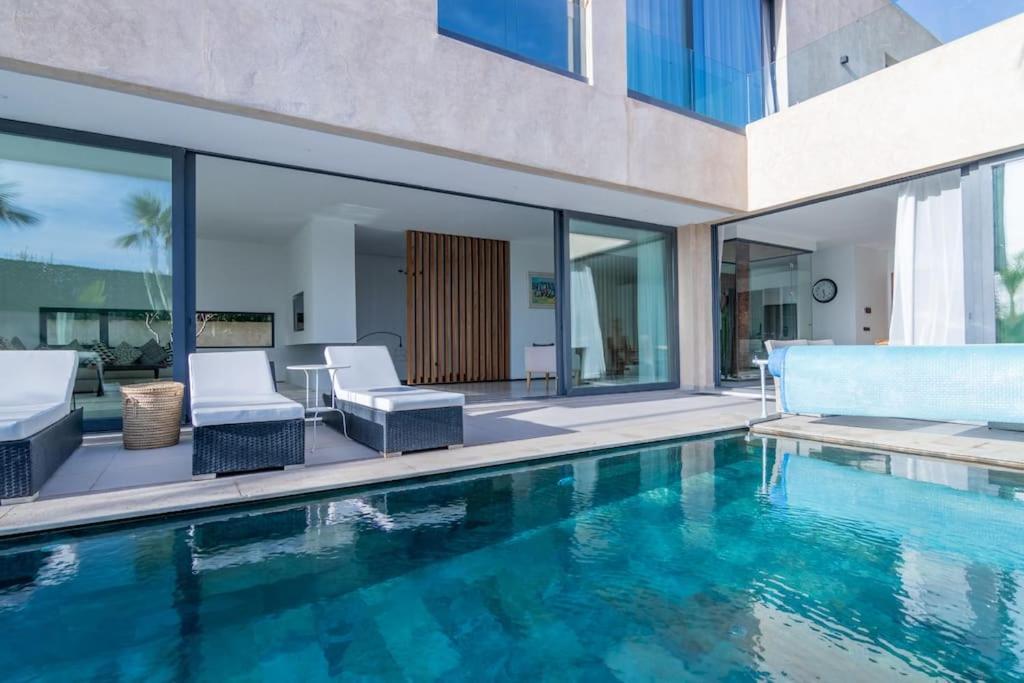 Villa 6 Suites Piscine Chauffee - Leyana