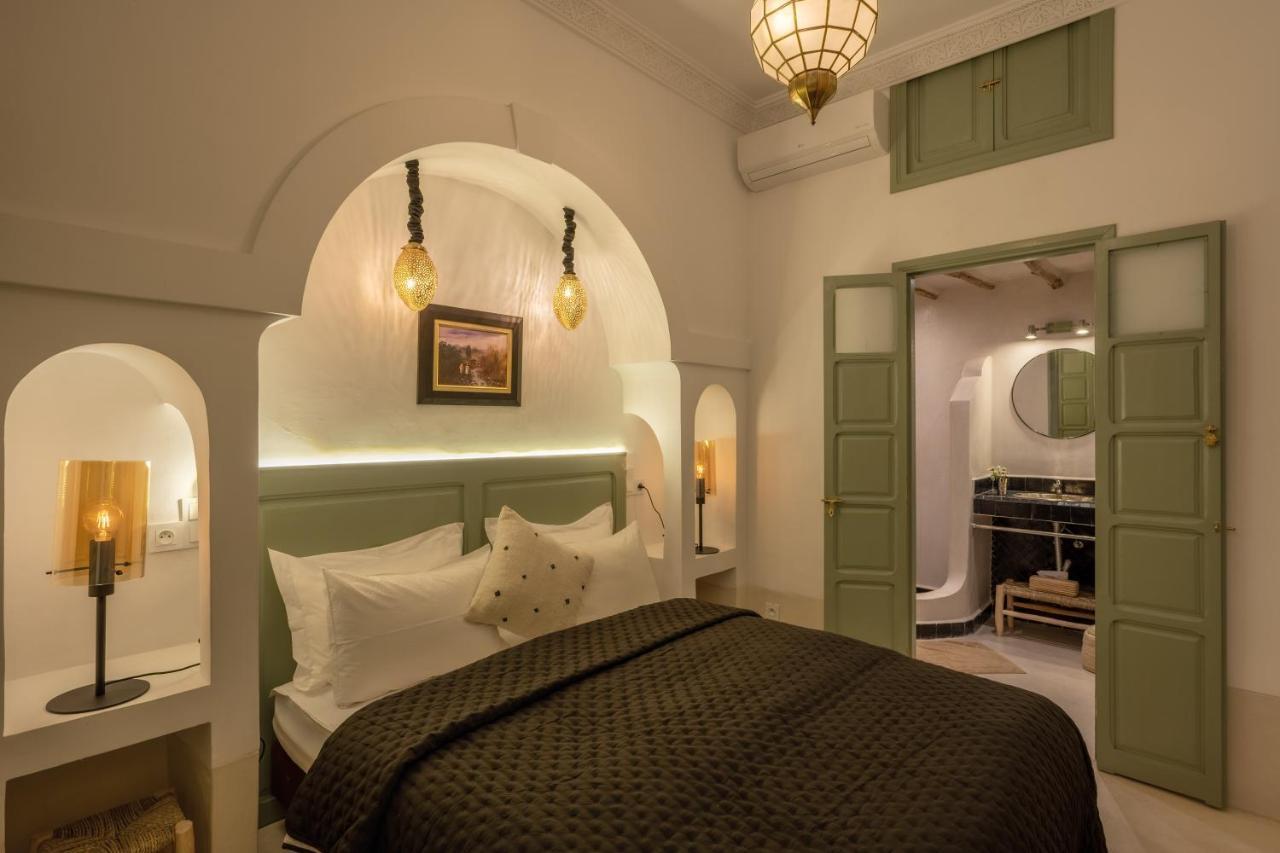 Espoir Entier Riad *