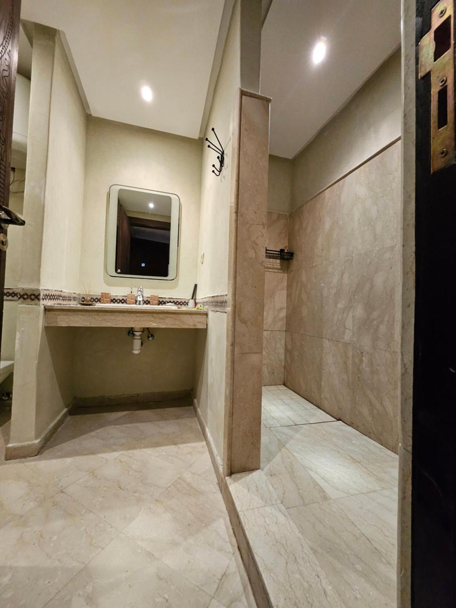 Appartamento Duplex Au Coeur De Gueliz, Quartier De Gamme De Marrakech