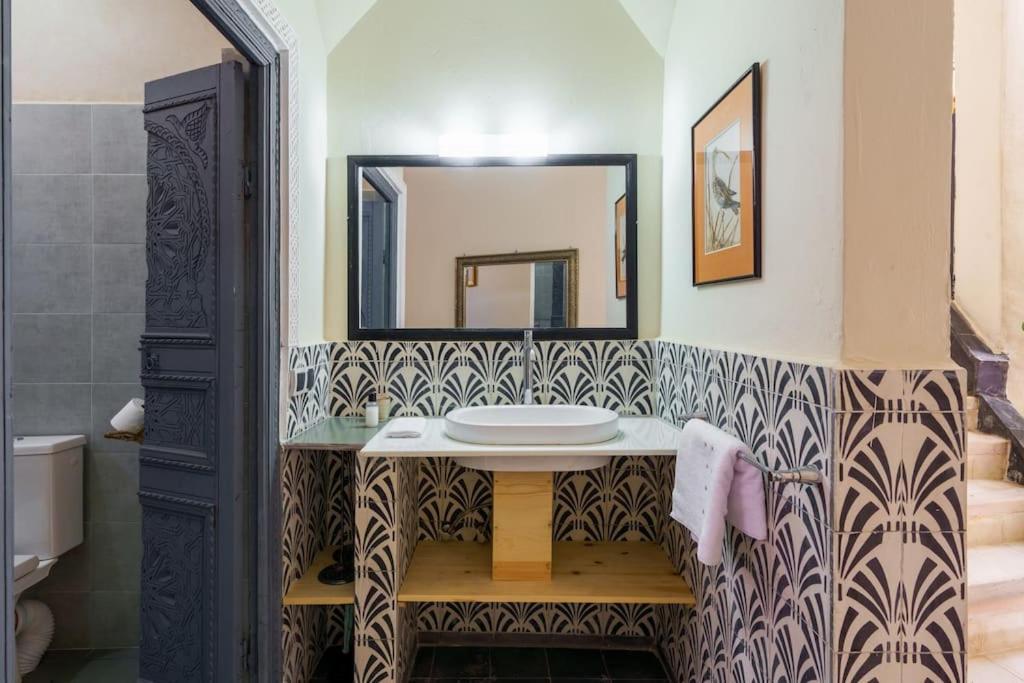 Riad Taher - Piscine - Wifi Fibre Optique - Petit Dejeuner Holiday home
