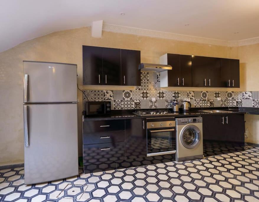 Riad Taher - Piscine - Wifi Fibre Optique - Petit Dejeuner Holiday home *