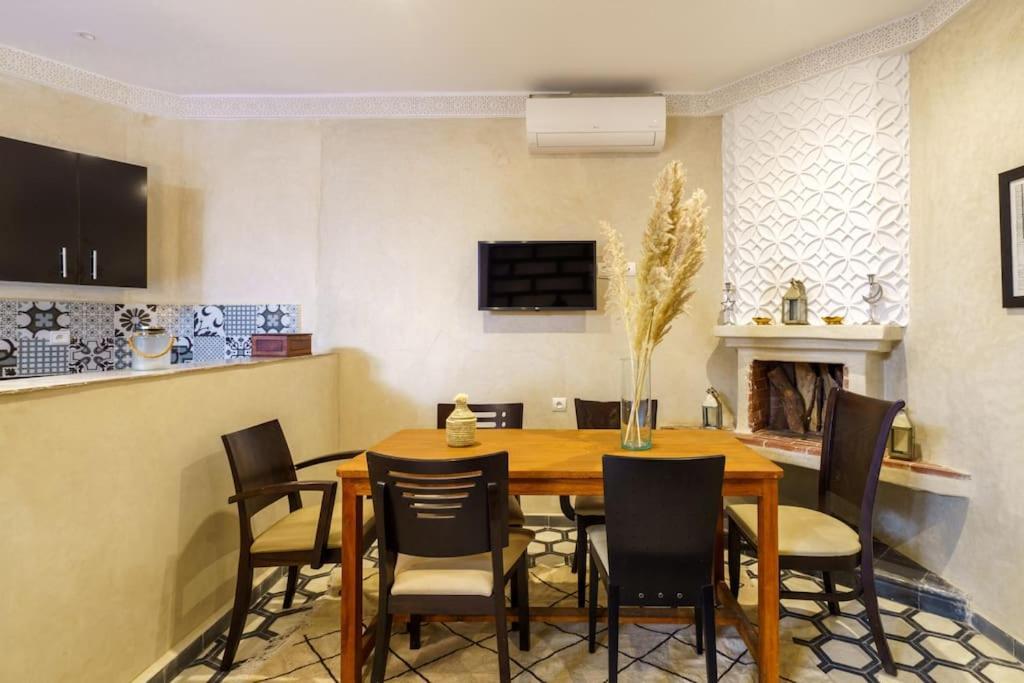 Riad Taher - Piscine - Wifi Fibre Optique - Petit Dejeuner Holiday home *