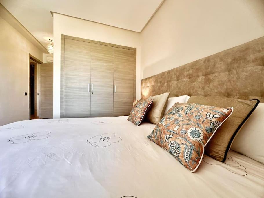 Spacieux Et Moderne Avec Vue Sur Montagne Et Piscine Appartement Marrakesh