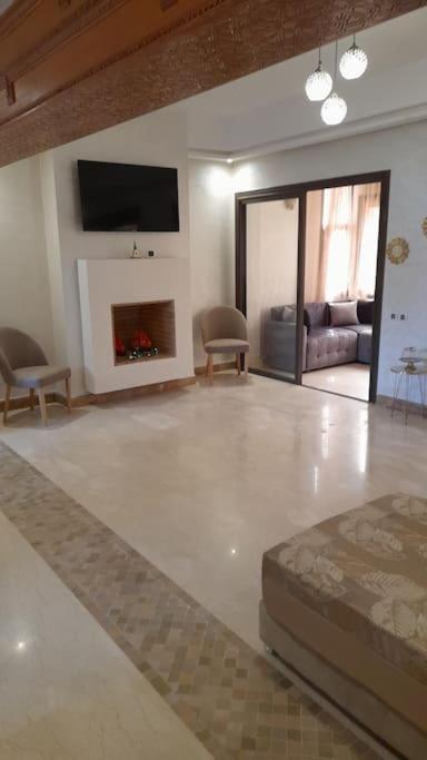 Bien Situe Privee, Piscine Appartement