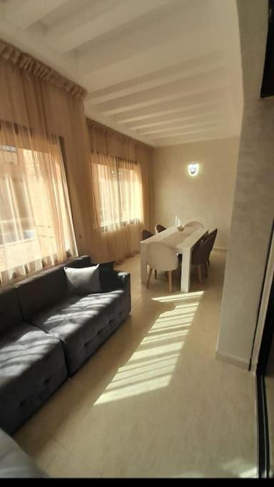 Bien Situe Privee, Piscine Appartement