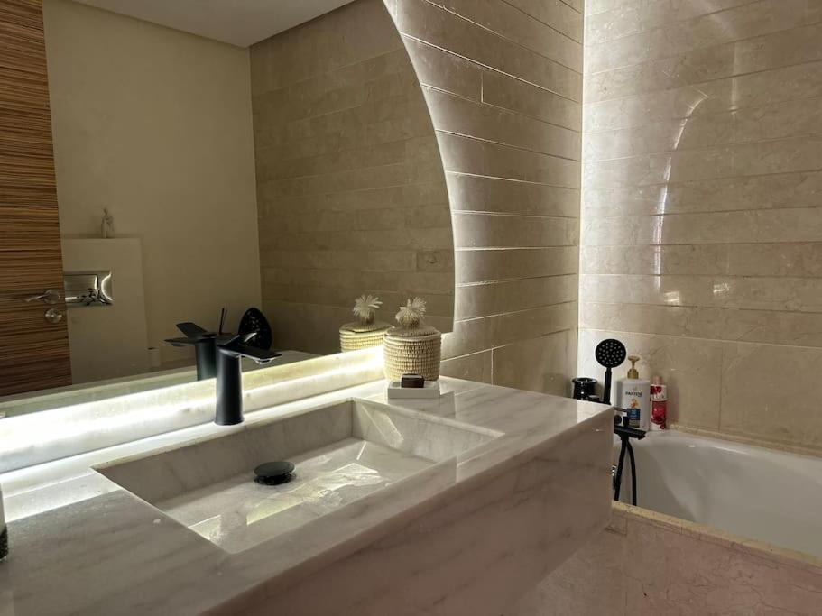Nacarat 2br Piscine 170 M2 Centre * Marrakesh