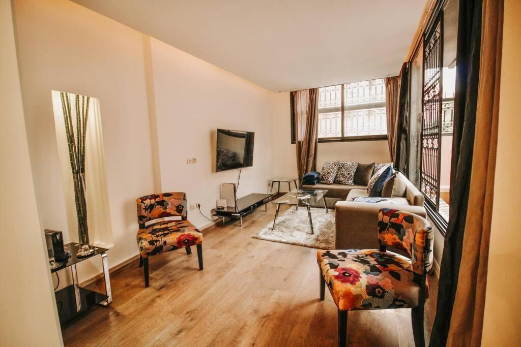 Appartement Confortable Et Chic, Gueliz, Carre Eden *