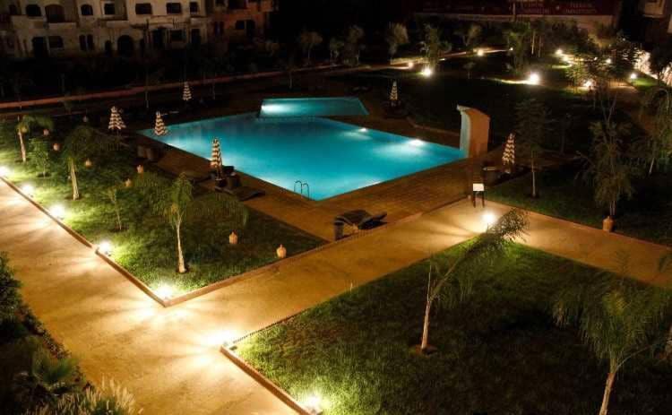 Somptueux Avec Terrasse Et Piscines