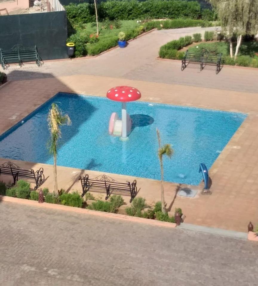Somptueux Avec Terrasse Et Piscines