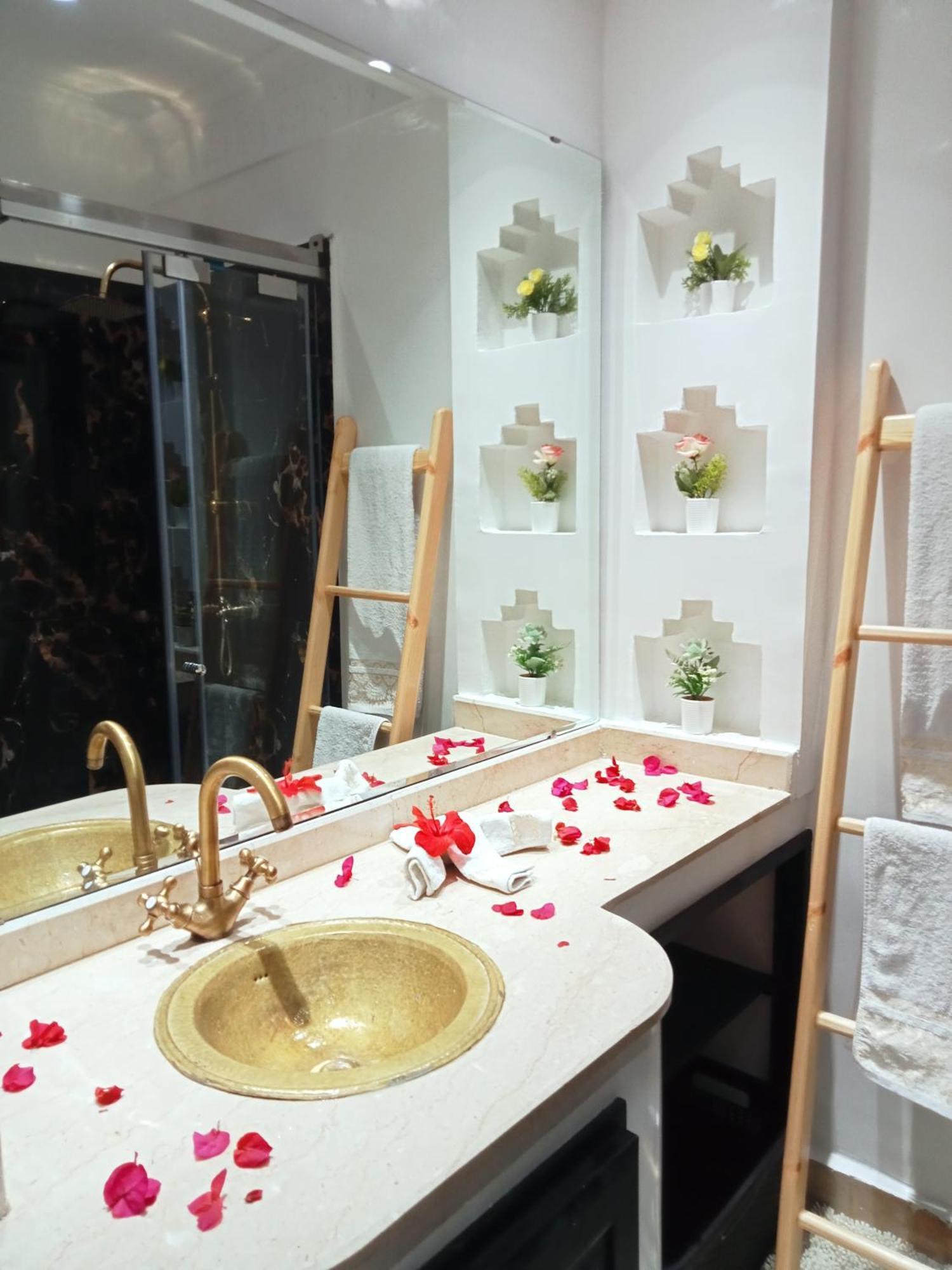 Somptueux Avec Terrasse Et Piscines Appartement *