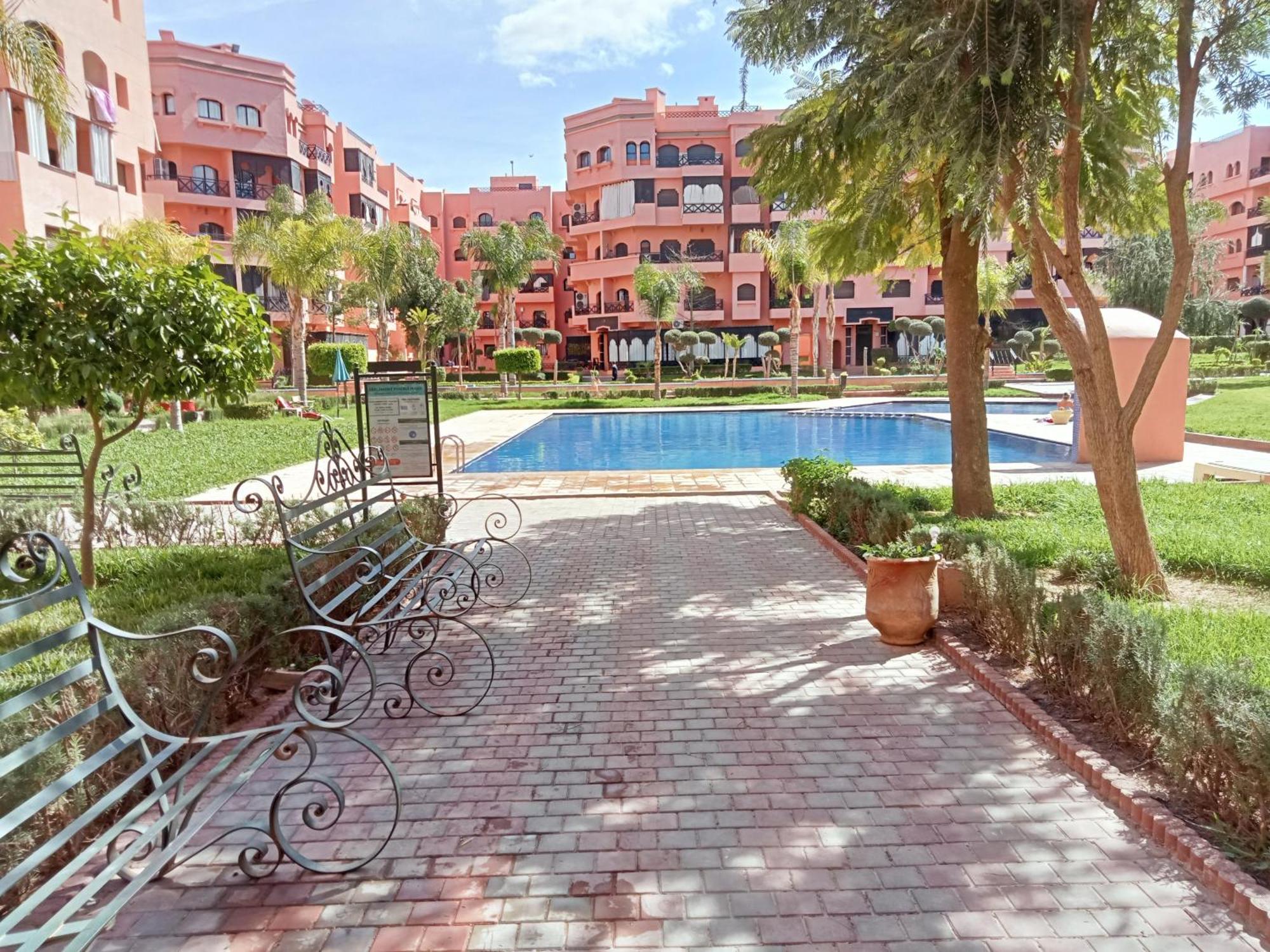 Somptueux Avec Terrasse Et Piscines