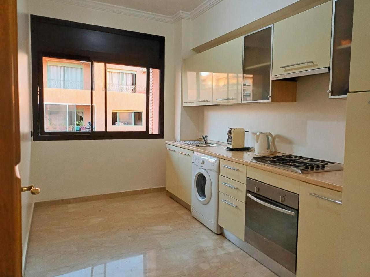Family Apartment With Pool *