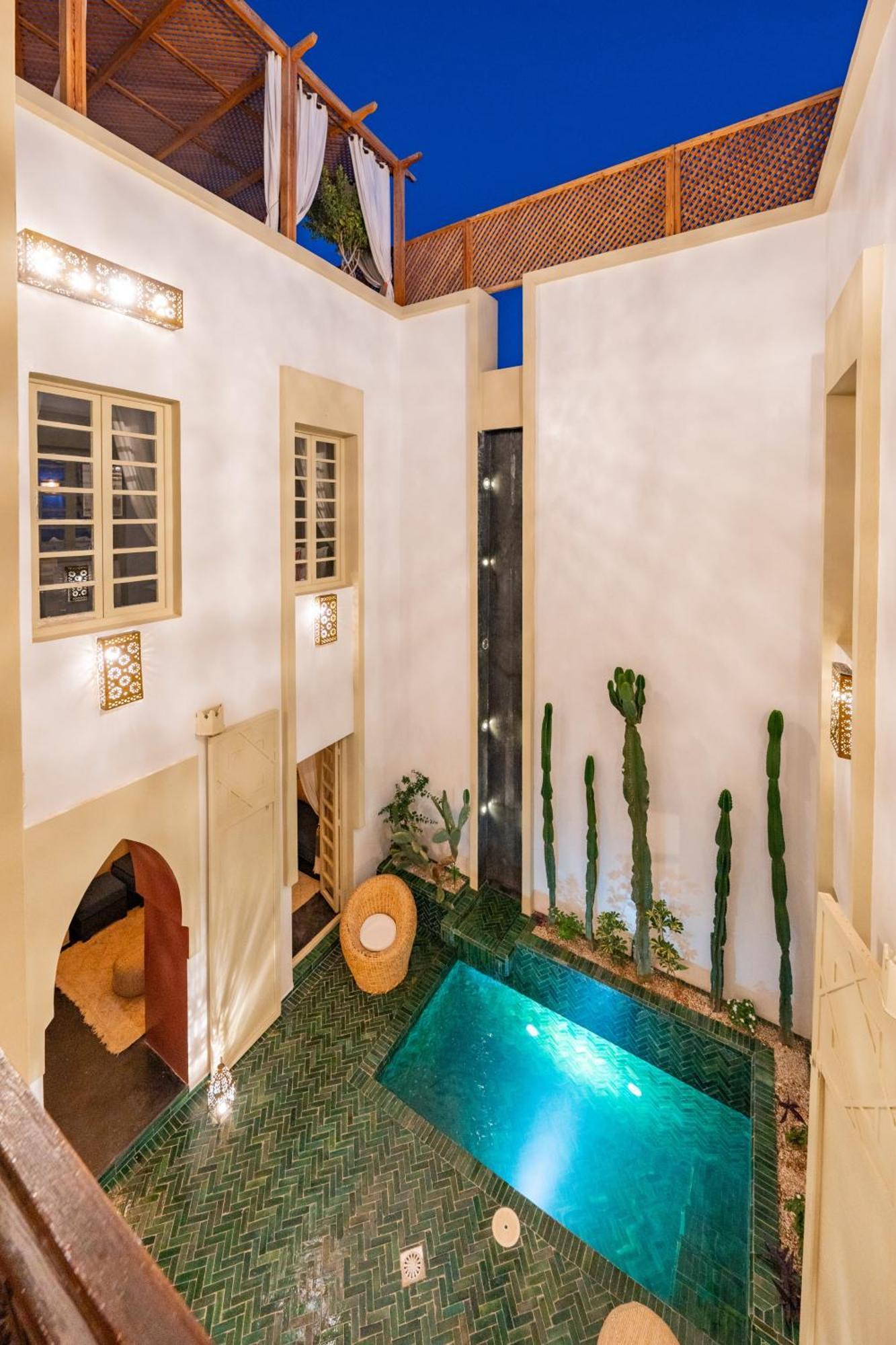 Sabbar Private 4-bedroom With Heated Pool, Free Wifi & Breakfast Riad