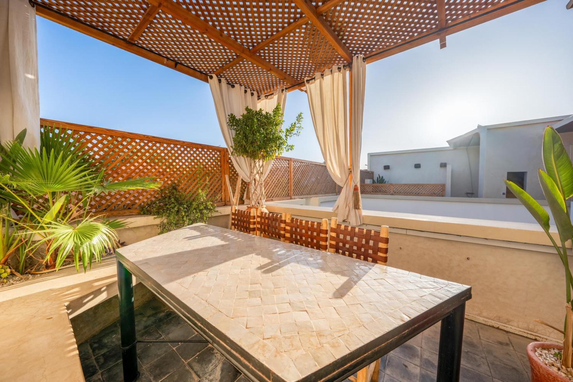 Riad Sabbar Private 4-bedroom With Heated Pool, Free Wifi & Breakfast