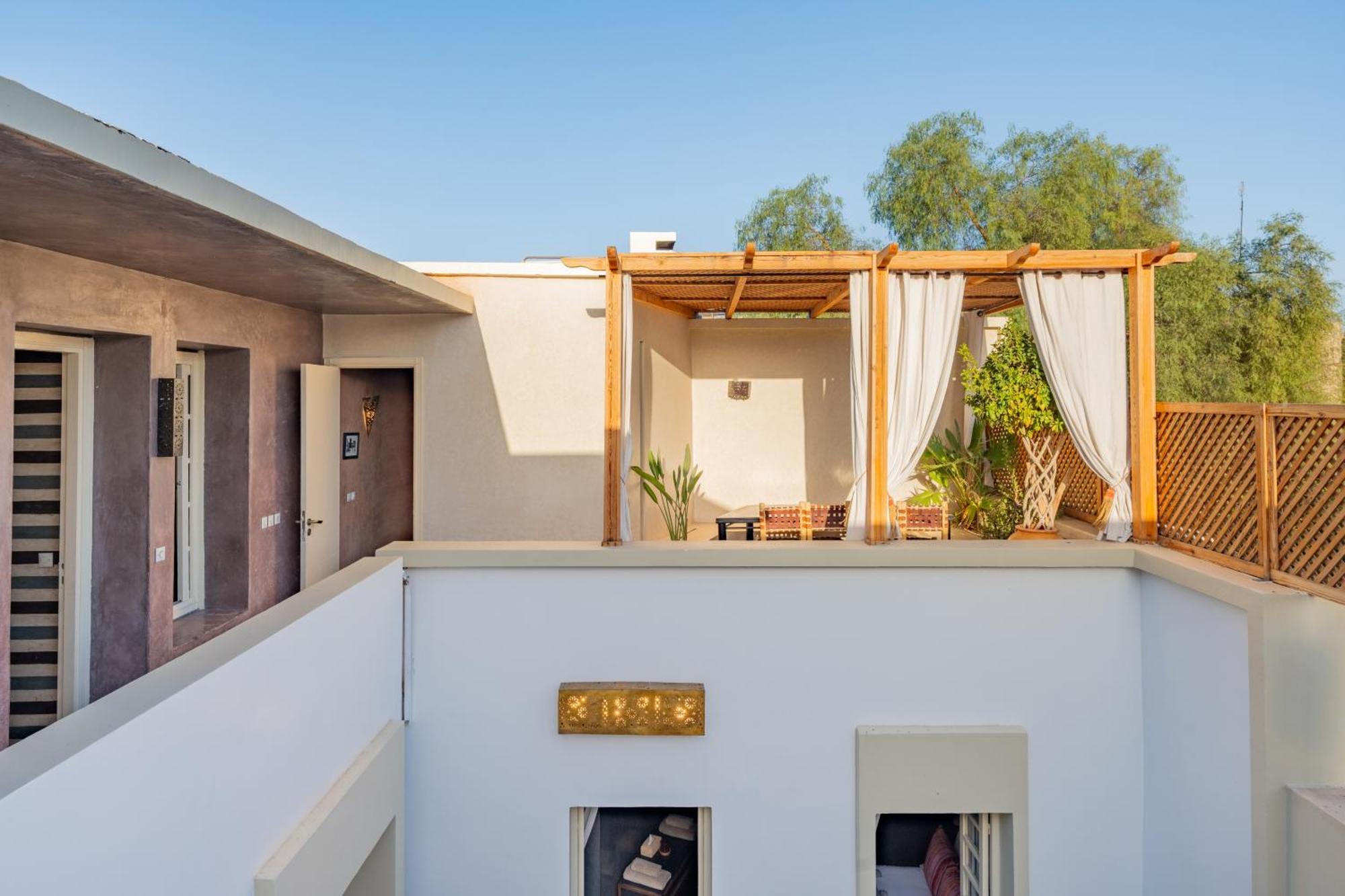 Sabbar Private 4-bedroom With Heated Pool, Free Wifi & Breakfast Riad